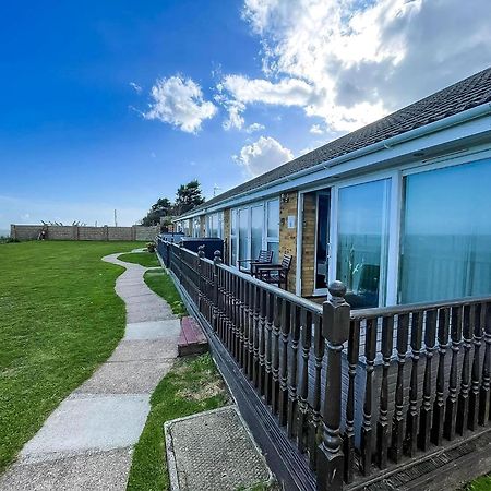 Lovely 5 Berth Bungalow At Waterside Village Park In Corton Ref 14006W Lowestoft Exterior foto